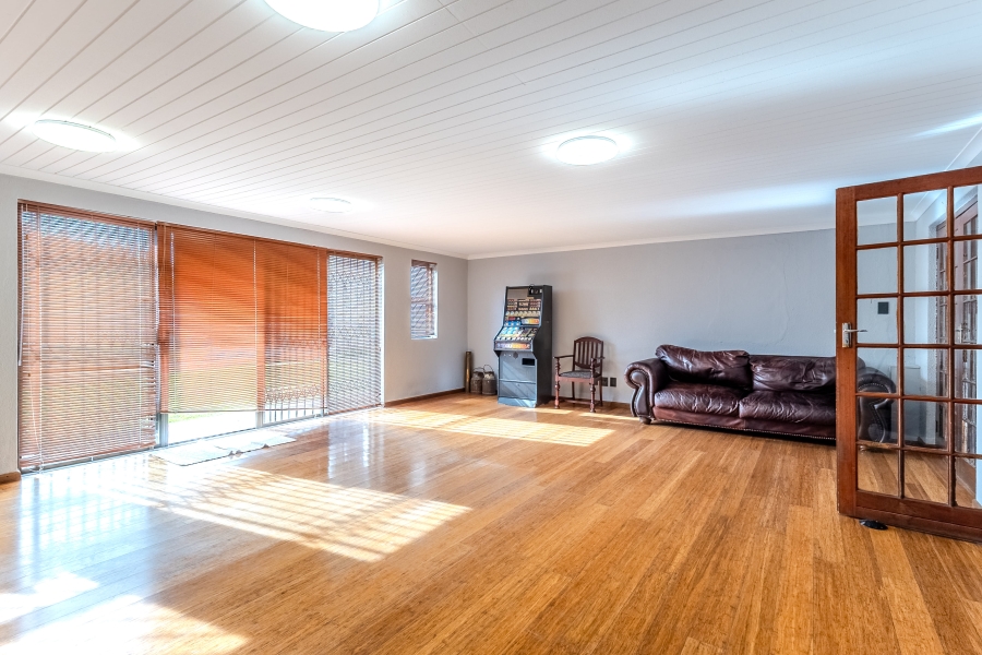 4 Bedroom Property for Sale in Protea Heights Western Cape